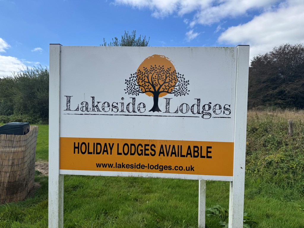 Lot: 71 - FREEHOLD TEN ACRE SITE WITH LAKES AND LODGES - Lakeside Lodges sign